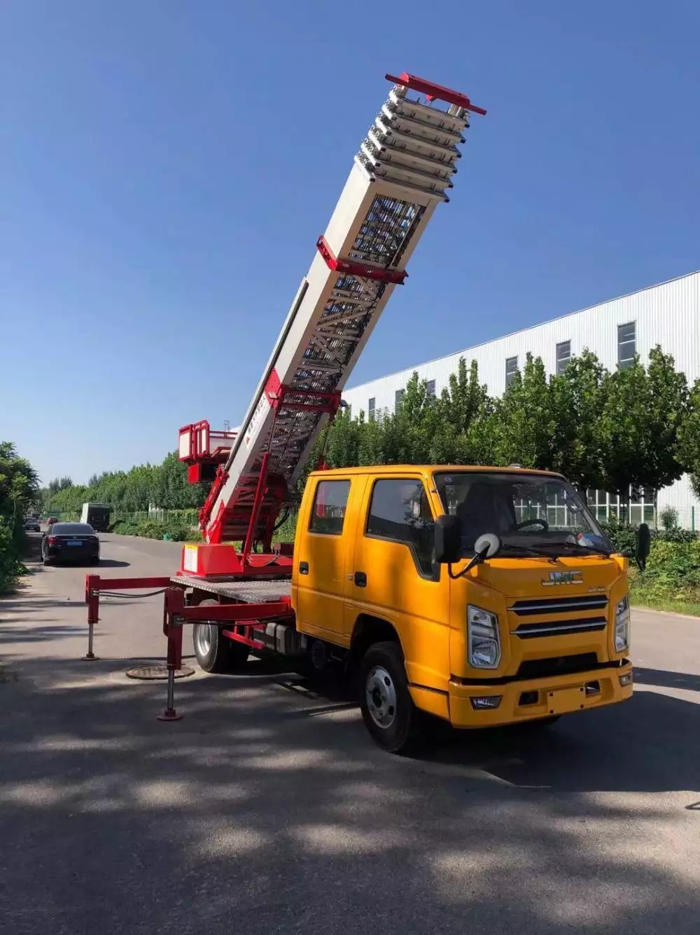 古田县附近的云梯车出租服务：轻松解决高空作业需求